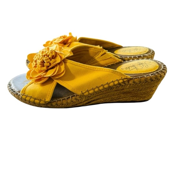 Life Stride Shoes - LifeStride Women's Bloom Espadrille Sandal,Yellow